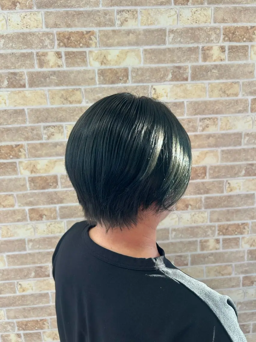 カラー オリーブカラー 有村 実佑のヘアスタイル