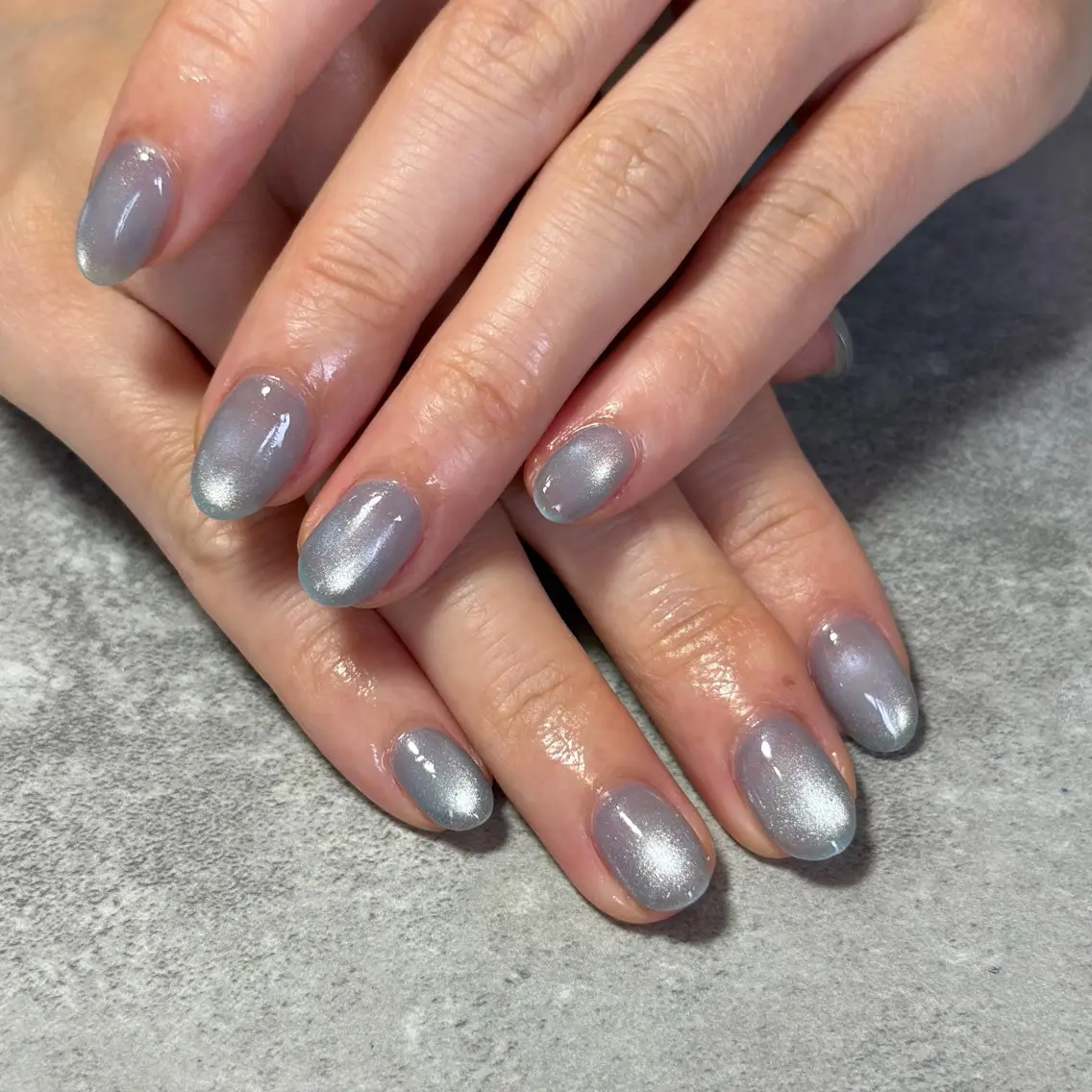 ネイル 氷ネイル・うるうるネイル 水色 マグネットネイル ハンドネイル Sun Brown Mireiのネイルデザイン