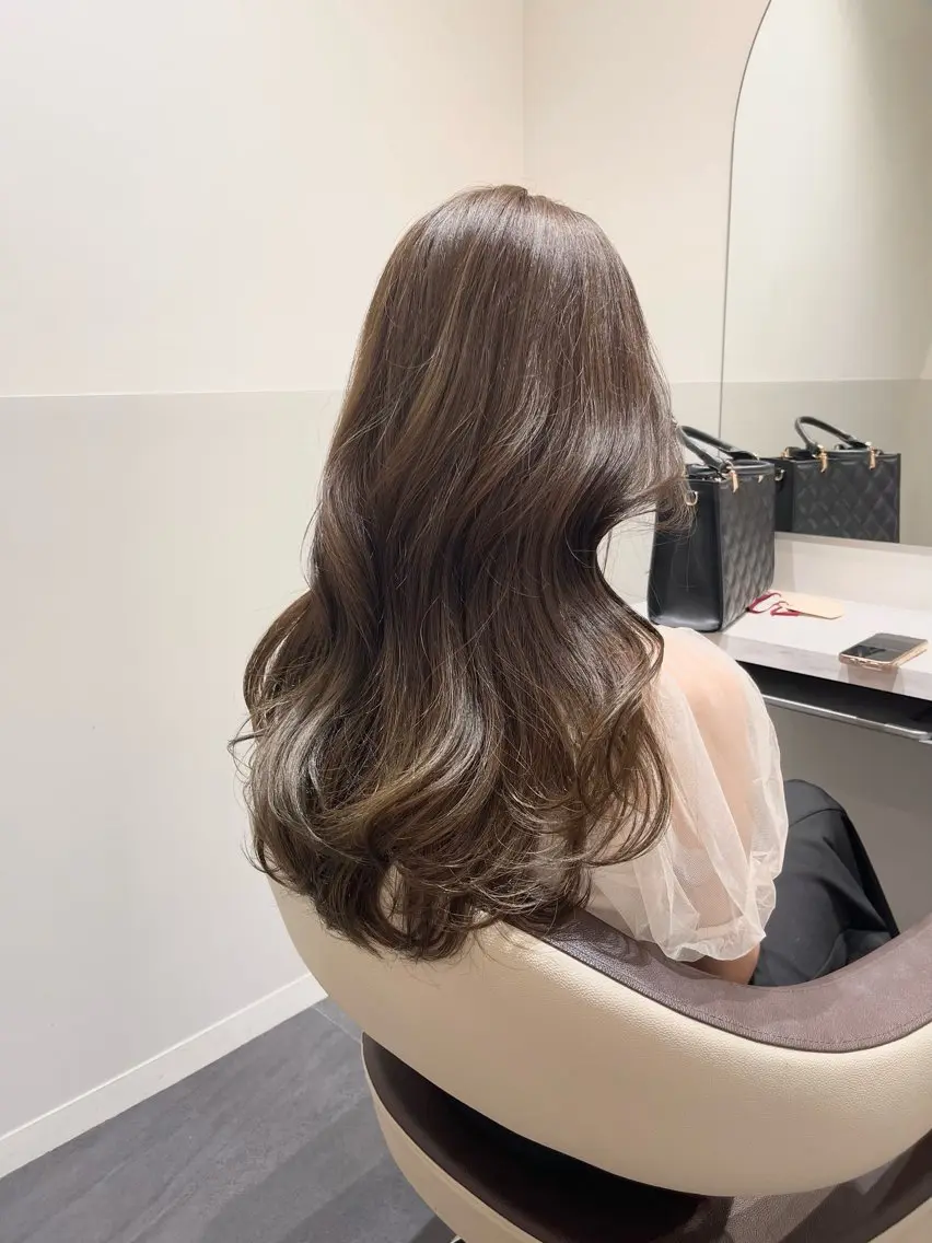 ロング カラー ベージュカラー ブリーチ 透明感カラー ブリーチなしカラー カット ヘアカラー トリートメント 〻ツヤハイトーン🩰 🤍HARUCAのヘアスタイル