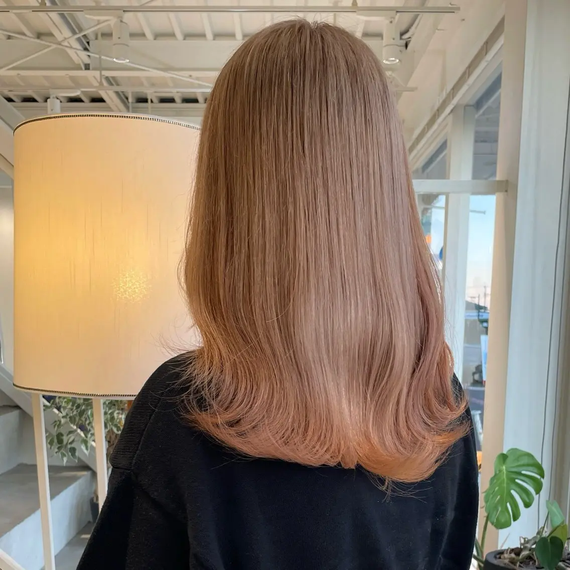 ミディアム カラー ベージュカラー 安西 香利奈のヘアスタイル