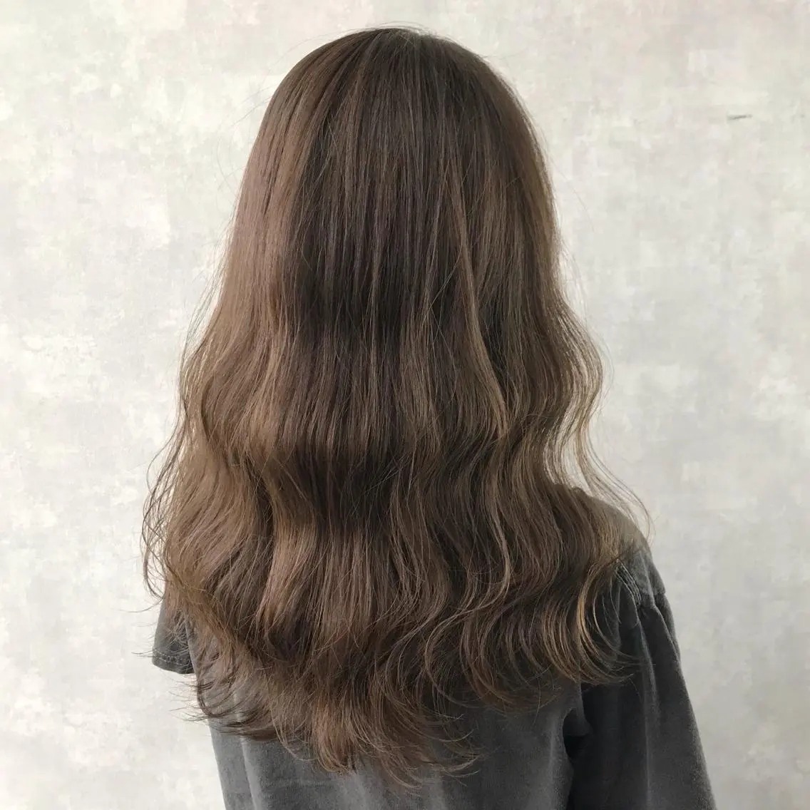 ロング カラー アディクシーカラー ブリーチ グレージュ ブリーチなしカラー ヨシンモリ K-POP好き美容師 🇰🇷Kai.Yのヘアスタイル