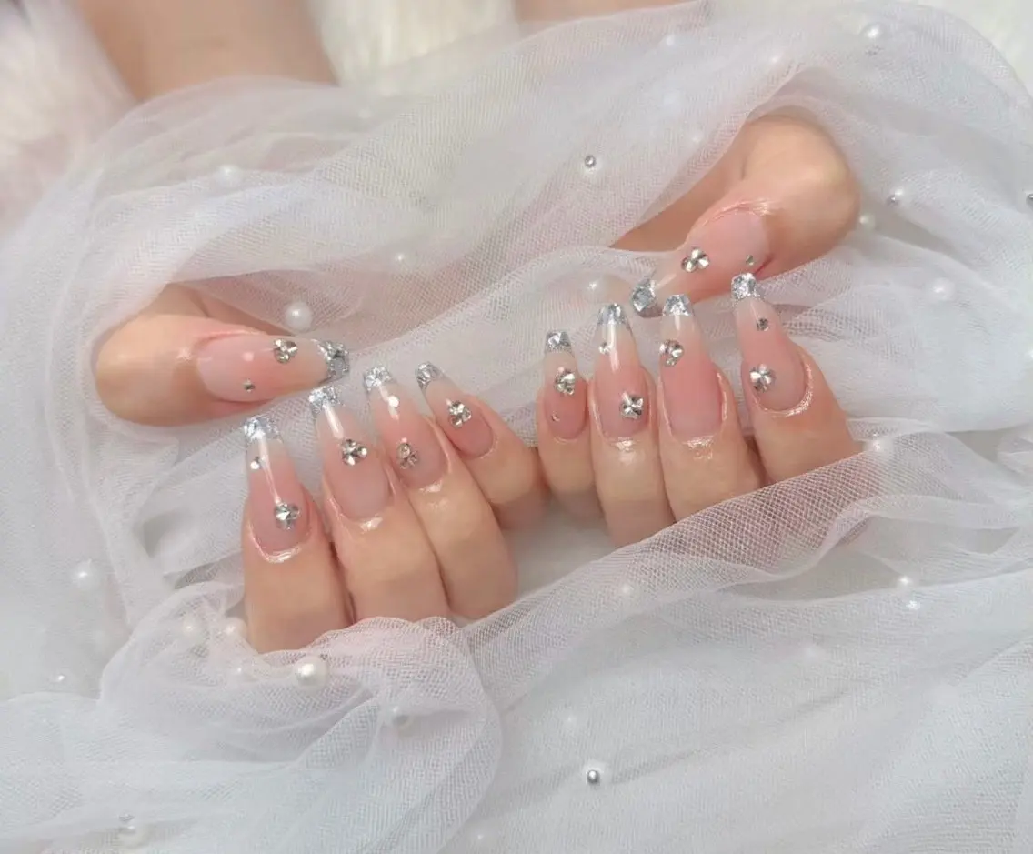 ネイル ドット フレンチネイル グラデーション ロングネイル マグネットネイル ハンドネイル YURI NAILのネイルデザイン