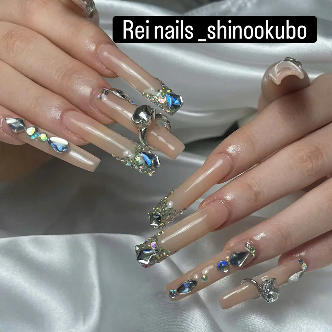 ネイル フラワーネイル フットネイル ジェルネイル スカルプネイル ネイルチップ ハンドネイル ハンドケア Rei _Nail 新宿のネイルデザイン