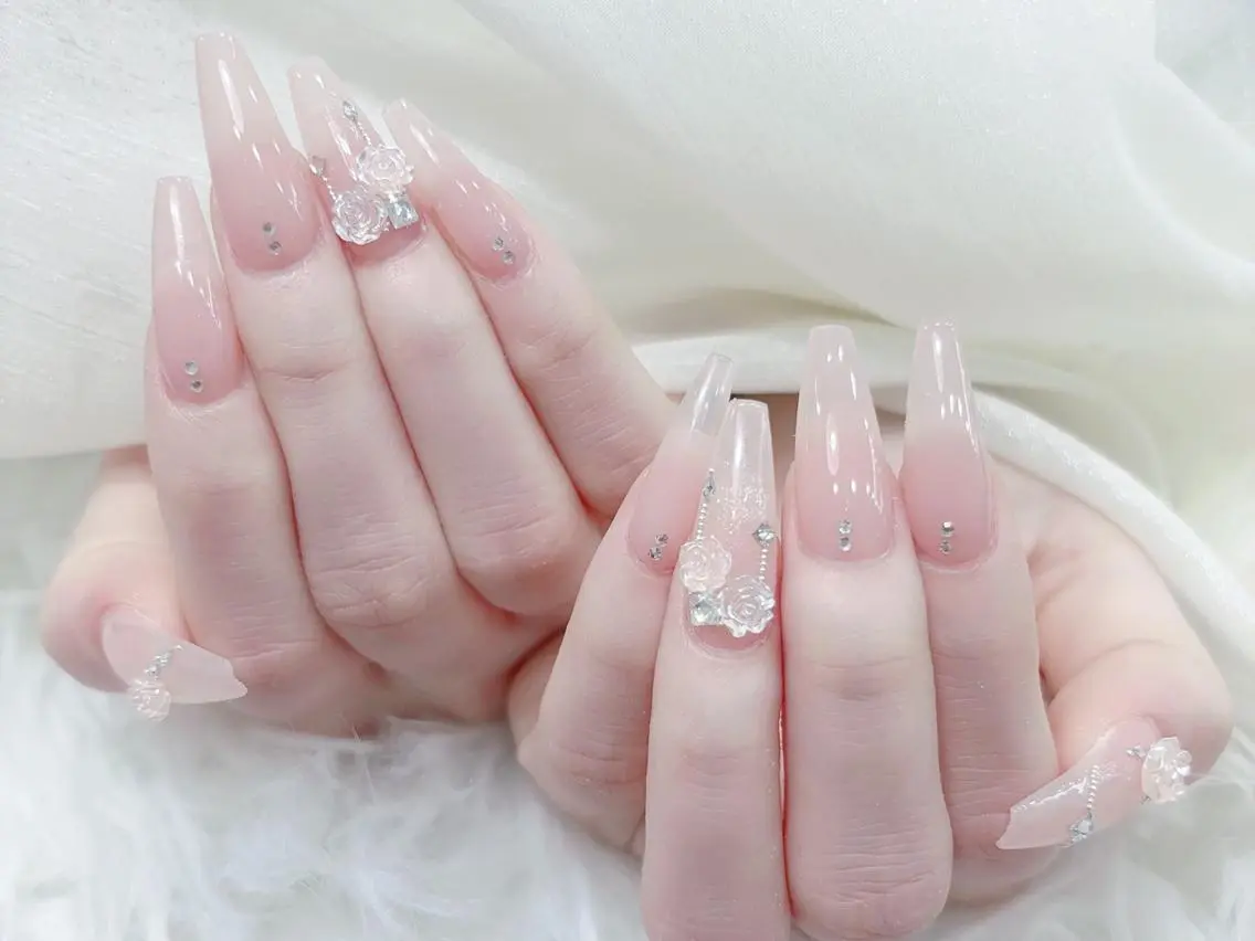ネイル 長さ出し キラキラネイル 韓国ネイル ロングネイル 持ち込み ハンドネイル ハンドケア Akira✨ nailのネイルデザイン