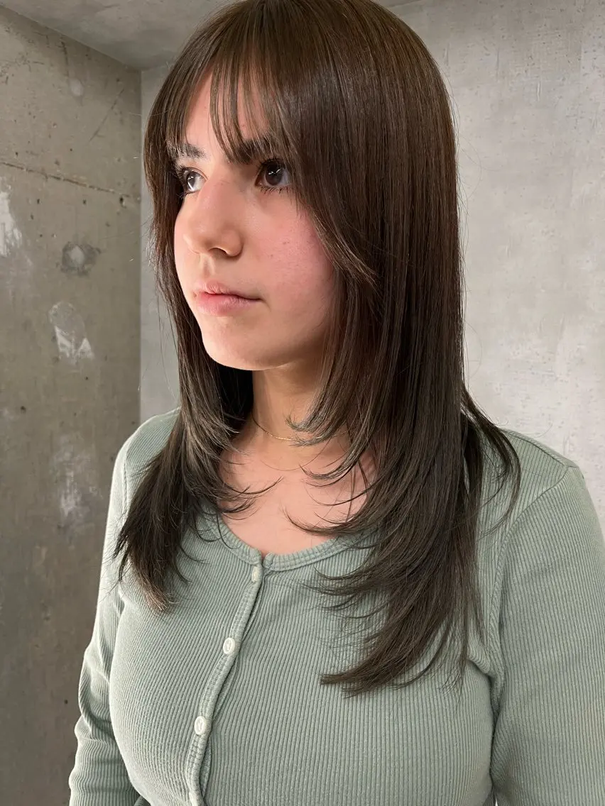セミロング カラー レイヤーカット anon Loemのヘアスタイル