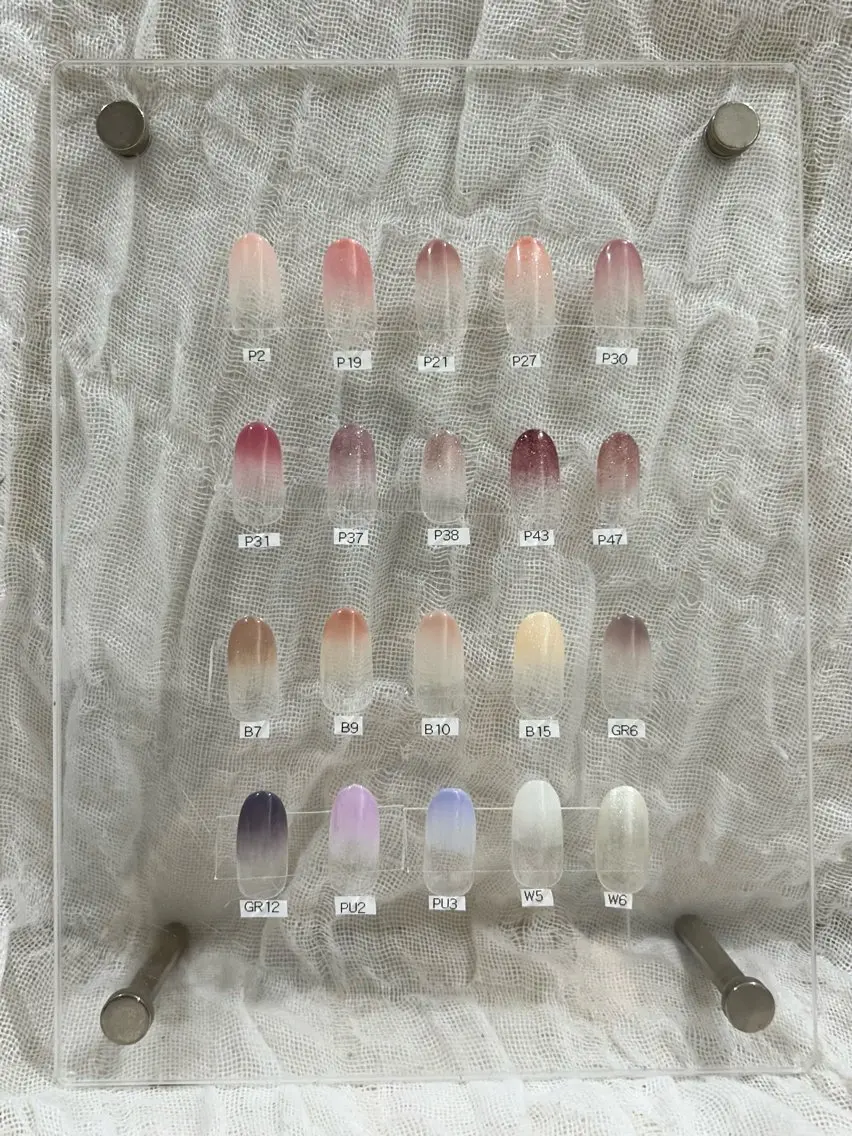 ハンドジェルネイル(オフ無し)グラデーション💅🏻💟の写真