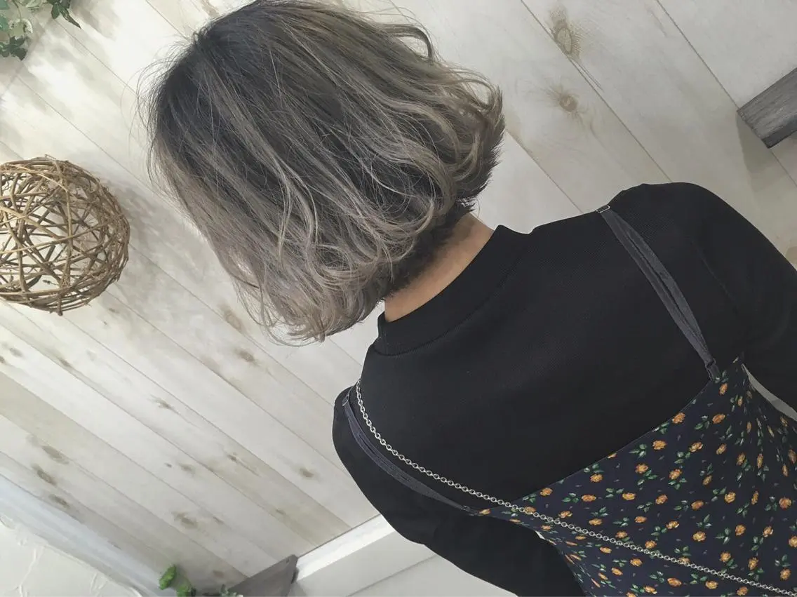 ショート カラー 切りっぱなしボブ アッシュ アッシュグレー グラデーションカラー ボブ Loob.TOKYO MIYA🌈のヘアスタイル