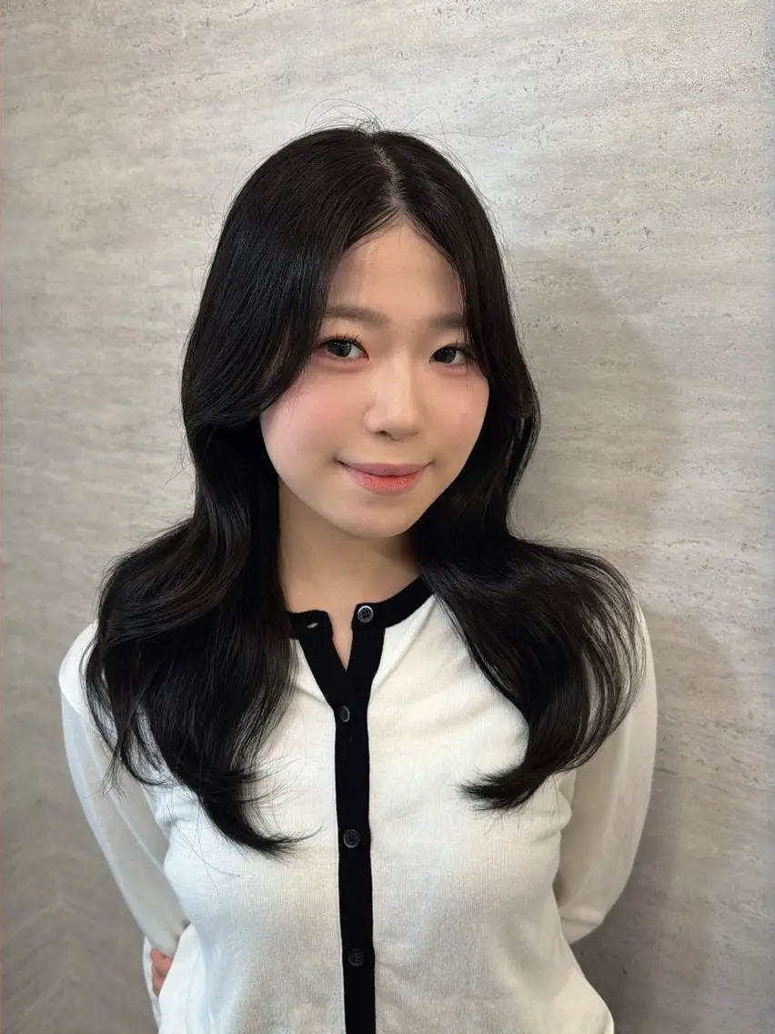 セミロング カラー ヘアアレンジ カット ヘアカラー トリートメント 韓国レイヤーカット/ 儚げカラーチナツのヘアスタイル