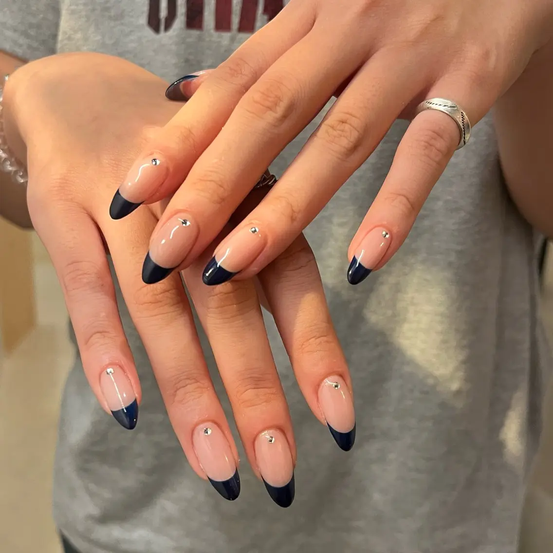 ネイル フレンチネイル ネイビー ハンドネイル Miki. MORE -NAILのネイルデザイン
