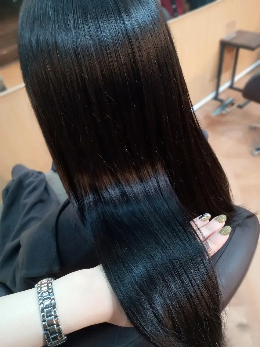 ロング カラー 黒髪 ブルーカラー ブルーブラック 久村 奈菜のヘアスタイル