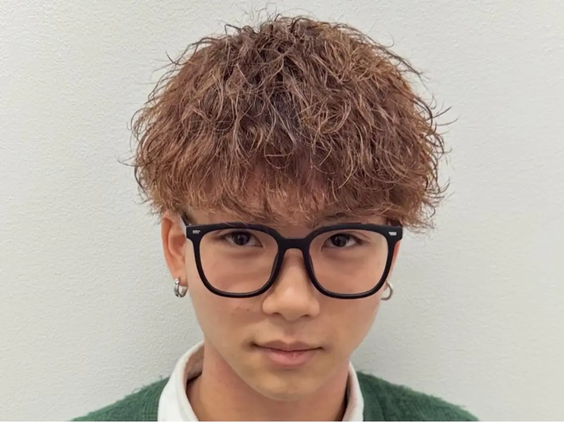 カラー パーマ メンズ マッシュ メンズパーマ 波巻きパーマ カット ヘアカラー パーマ KAMINAO HIRYUのヘアスタイル