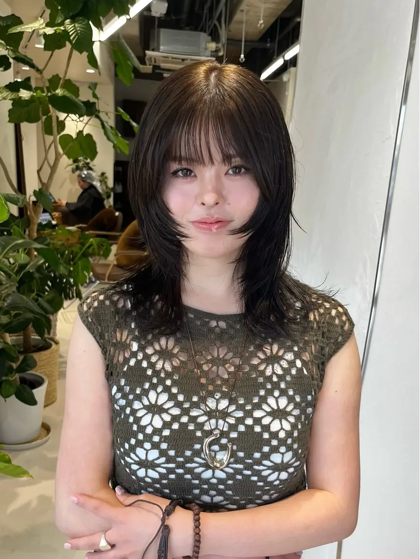 ミディアム カラー ブラウンカラー オリーブブラウン レイヤーカット レイヤーカット/ブラ ウンカラー/河野凜のヘアスタイル