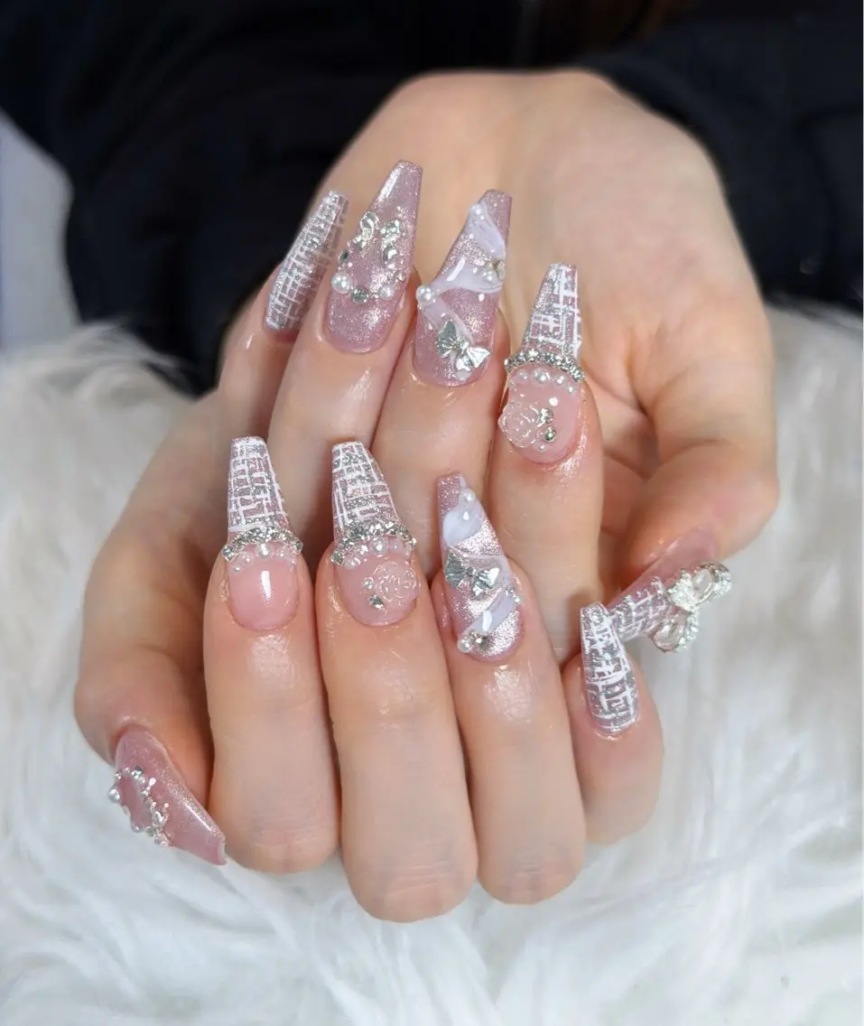 ネイル オーロラネイル ボルドー ブラウン 氷ネイル・うるうるネイル キラキラネイル ハンドネイル Julli NailStudioのネイルデザイン