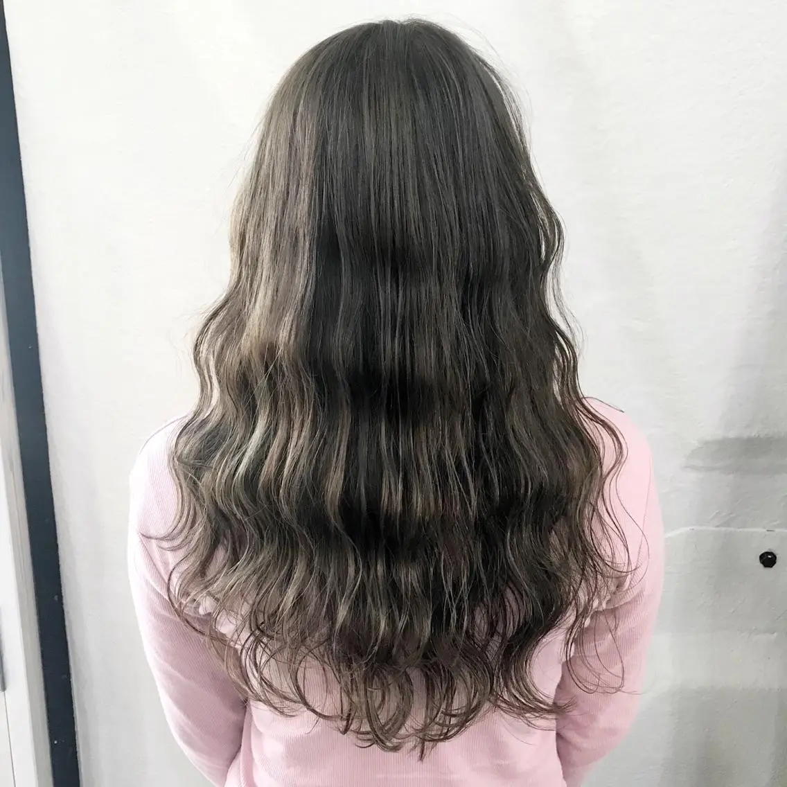 カラー アッシュ アッシュグレー アッシュグレージュ ブリーチ グレージュ K-POP好き美容師 🇰🇷Kai.Yのヘアスタイル