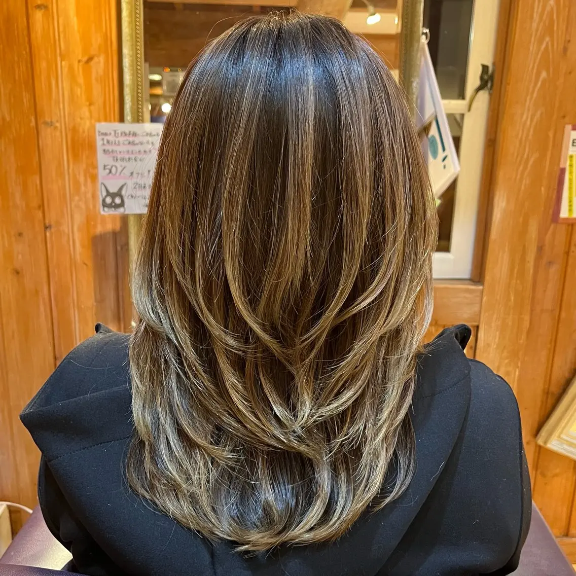セミロング カラー ハイライトカラー ハイライト レイヤーカット 広瀬 遥香のヘアスタイル