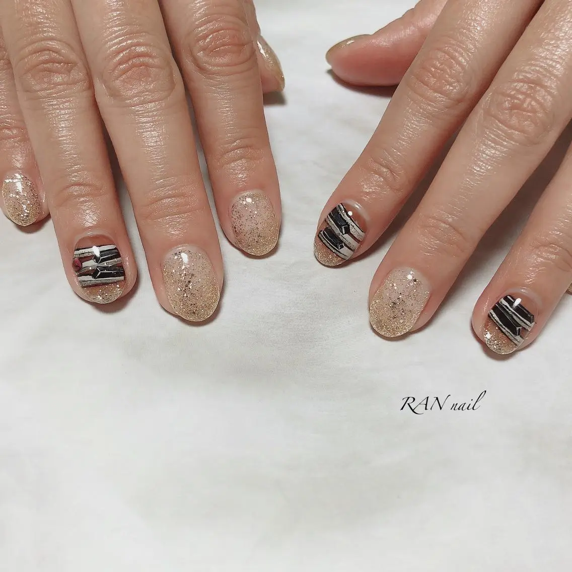 ネイル ゴールド キラキラネイル オフィスネイル 春ネイル RAN nailのネイルデザイン