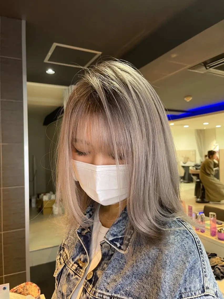 ミディアム 呉屋 愛音のヘアスタイル