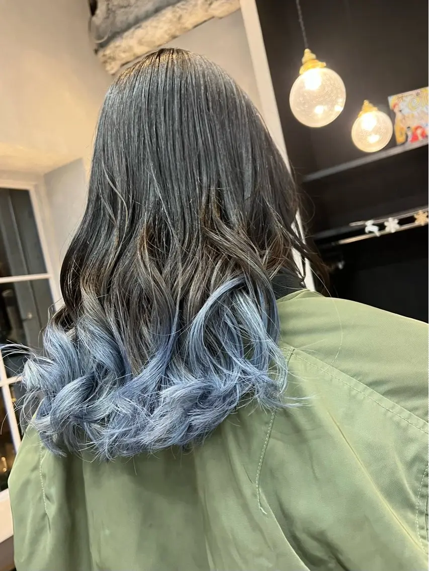 ロング カラー ブリーチ ブルーカラー グラデーションカラー ハイトーンカラー カット ヘアカラー 🎀♥️推しカラー tomoka💜🍭のヘアスタイル
