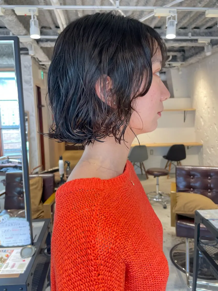 ショート カラー パーマ ブリーチ ブリーチなしカラー ボブ ニュアンスパーマ レイヤー×初 パーマ|hinakoのヘアスタイル