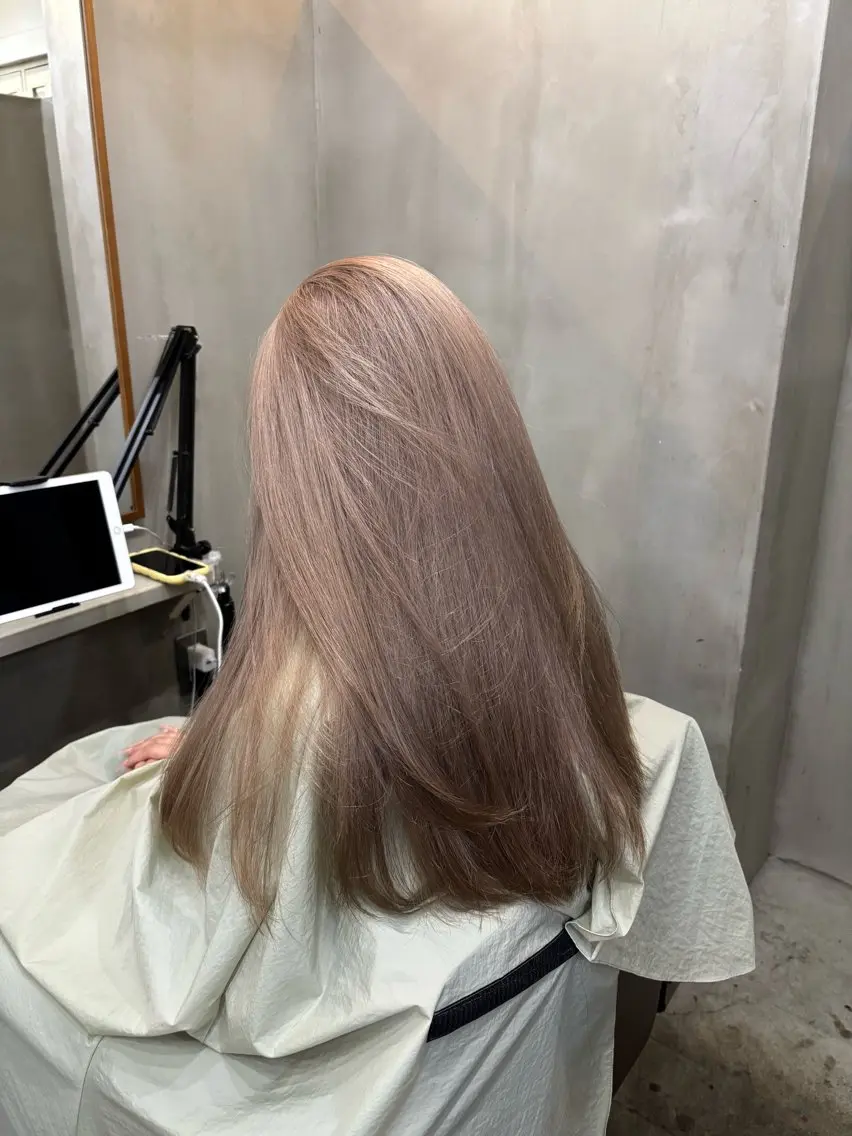ロング カラー ベージュカラー ブリーチ ミルクティーベージュ ヘアカラー 中園康 /カラー/ブリーチのヘアスタイル