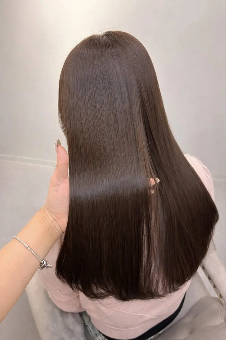 カラー ベージュカラー ミディアムレイヤー/ 艶カラーNorikaのヘアスタイル
