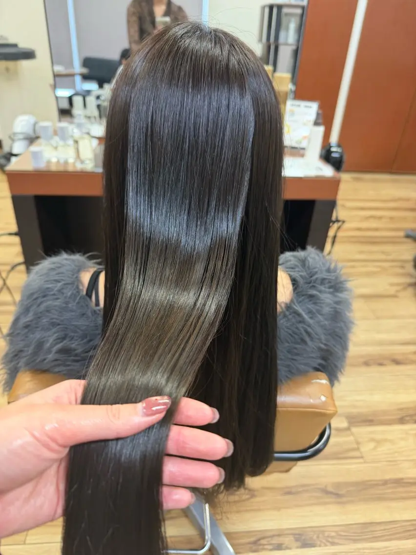 ロング トリートメント 喜屋武 美月のヘアスタイル