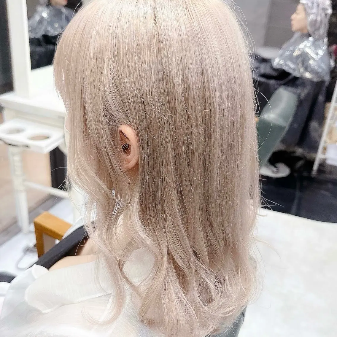 セミロング カラー ベージュカラー ブリーチ ブロンド デザインカラー ハイトーンカラー ヘアカラー トリートメント DAYS Men’sのヘアスタイル