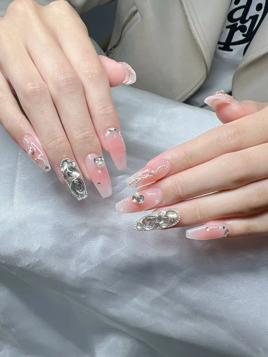 ネイル 長さ出し グラデーション 卒業式 キラキラネイル マグネットネイル Lee Nailsのネイルデザイン