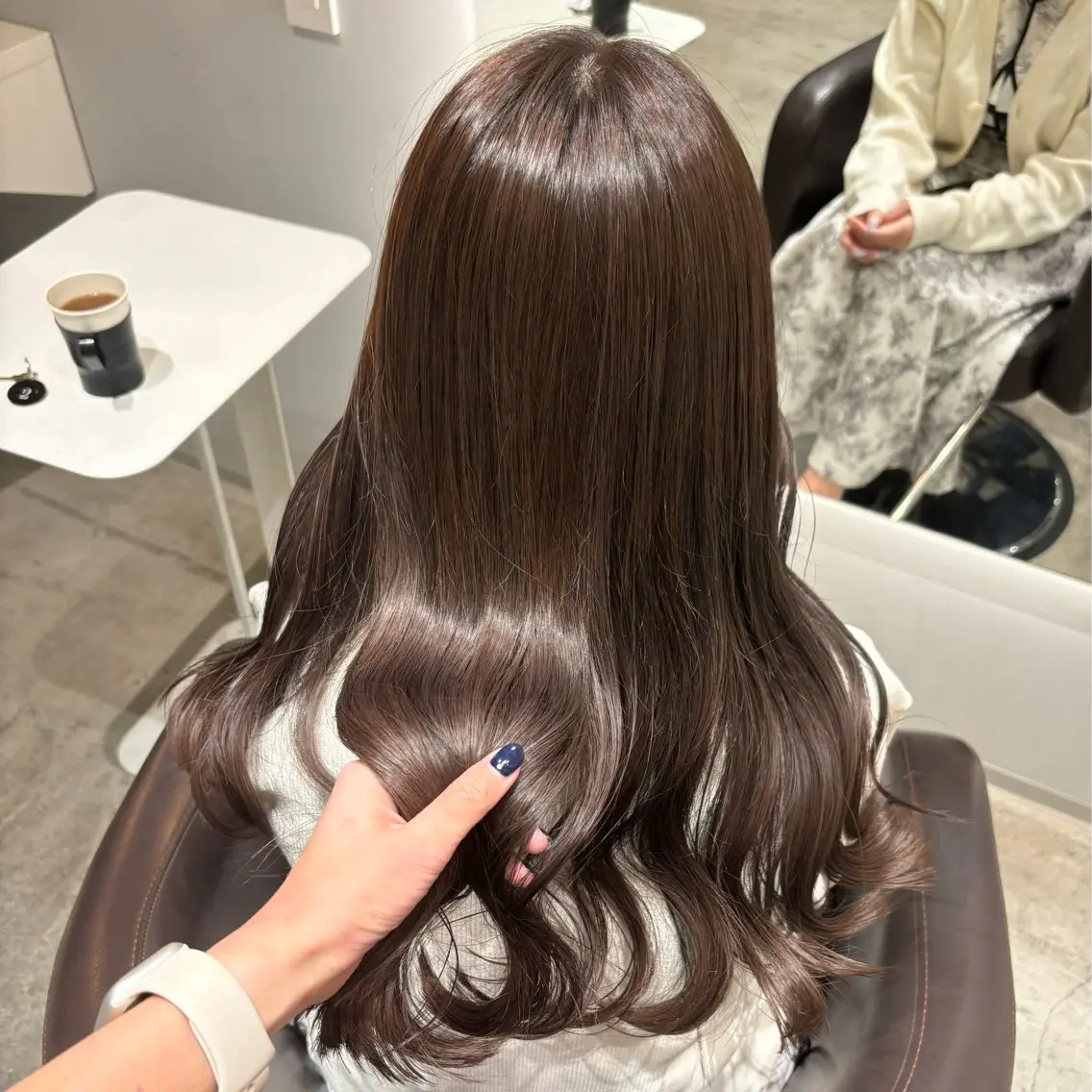 ロング カラー 透明感カラー グレージュ kelly.un MIUのヘアスタイル