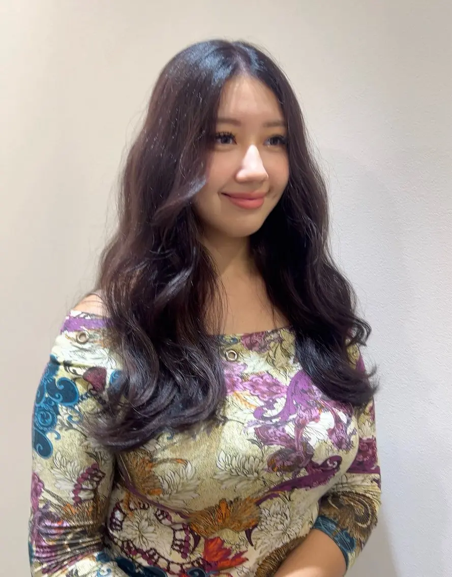 ロング カラー Emily エミリのヘアスタイル
