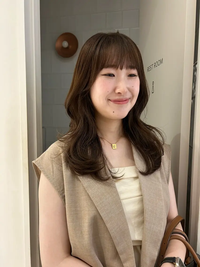 セミロング カラー ベージュカラー カット ヘアカラー オリーブベージュ/ ブリーチなし透明感のヘアスタイル