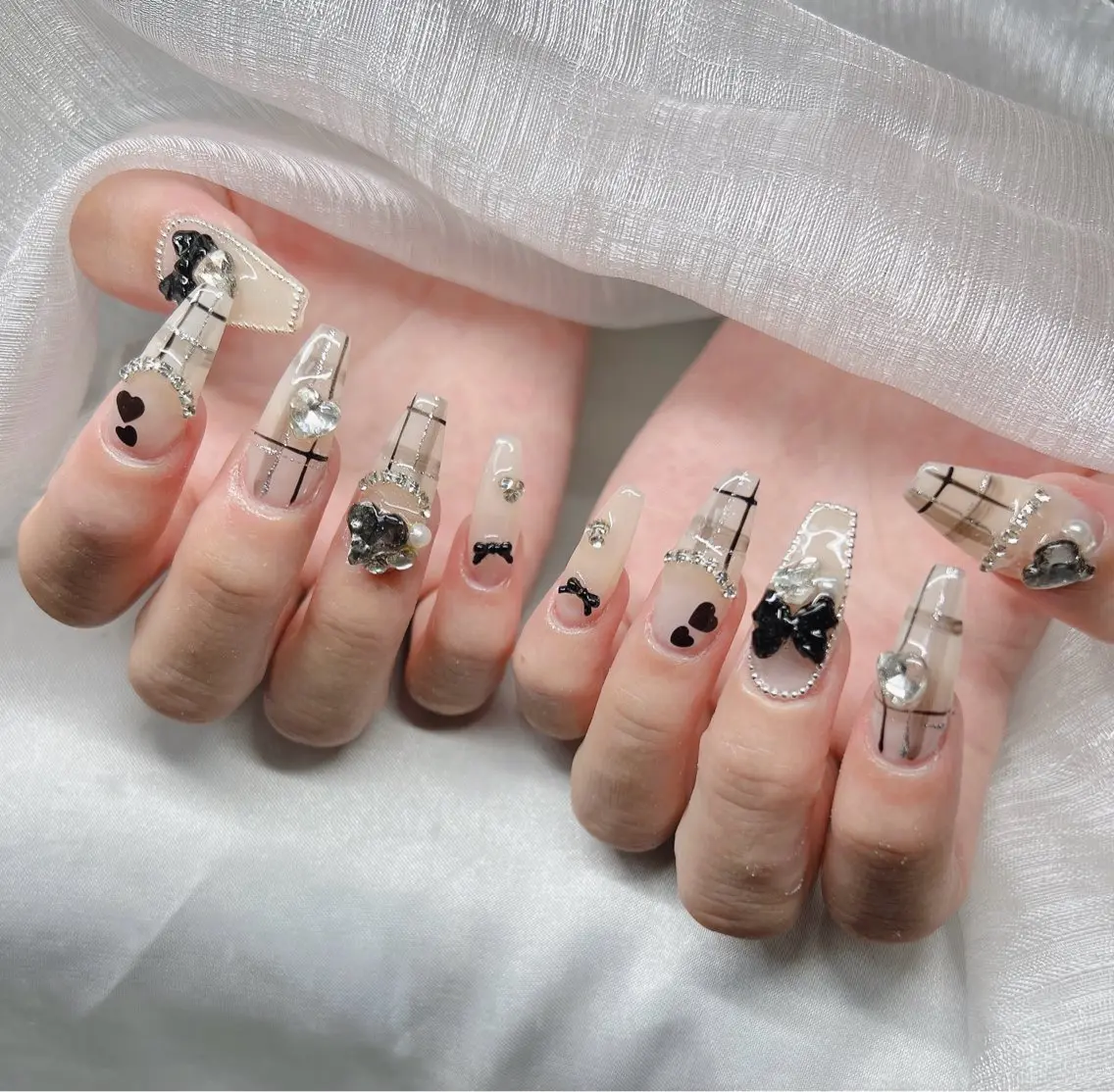 ネイル 長さ出し グラデーション 卒業式 キラキラネイル マグネットネイル ハンドネイル Lee Nailsのネイルデザイン