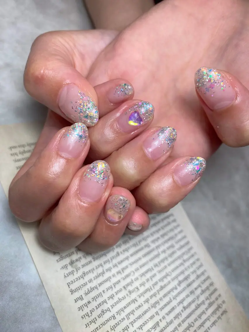 5月限定ラメグラ、ホログラ💅🏻オフなし✨4700円パーツ片手一本ずつの写真