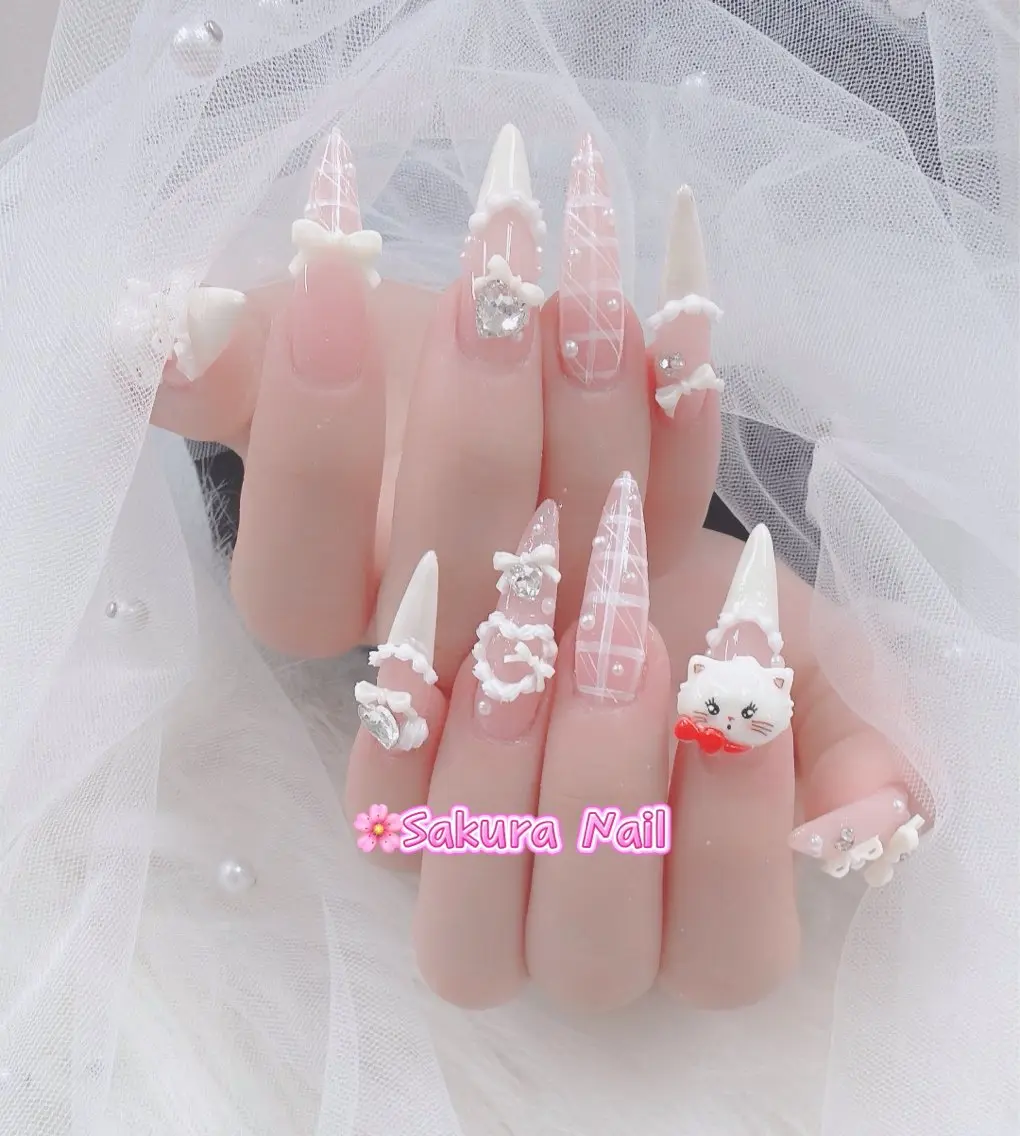 ネイル アートネイル オーロラネイル ボルドー チークネイル フレンチネイル ハンドネイル Sakura Nail Salonのネイルデザイン