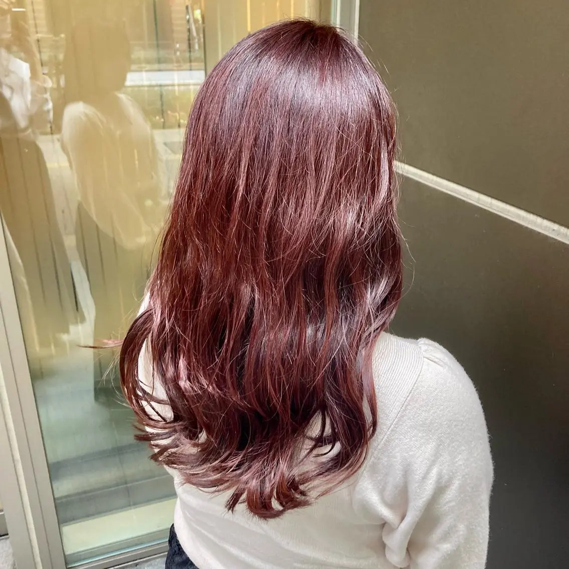 ロング カラー ルビー バイオレットカラー 松岡 知のヘアスタイル