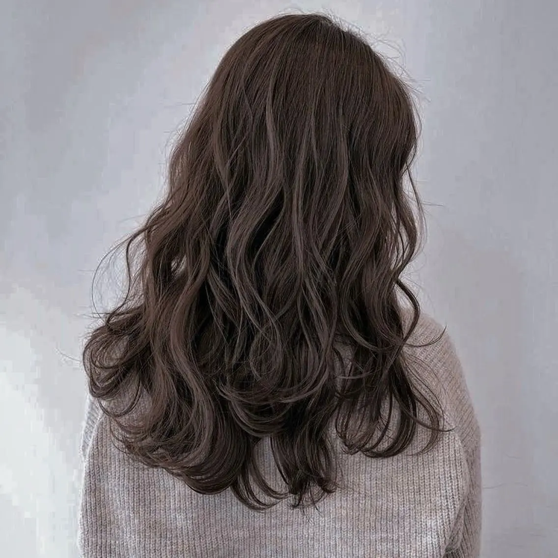ロング パーマ 韓国風ヘア カット パーマ トリートメント コテ巻き風パーマ🫧 韓国パーマ反町海大のヘアスタイル