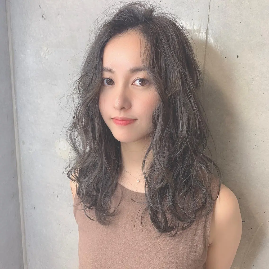 ロング カラー ブラウンカラー オリーブブラウン 梅本 有希のヘアスタイル