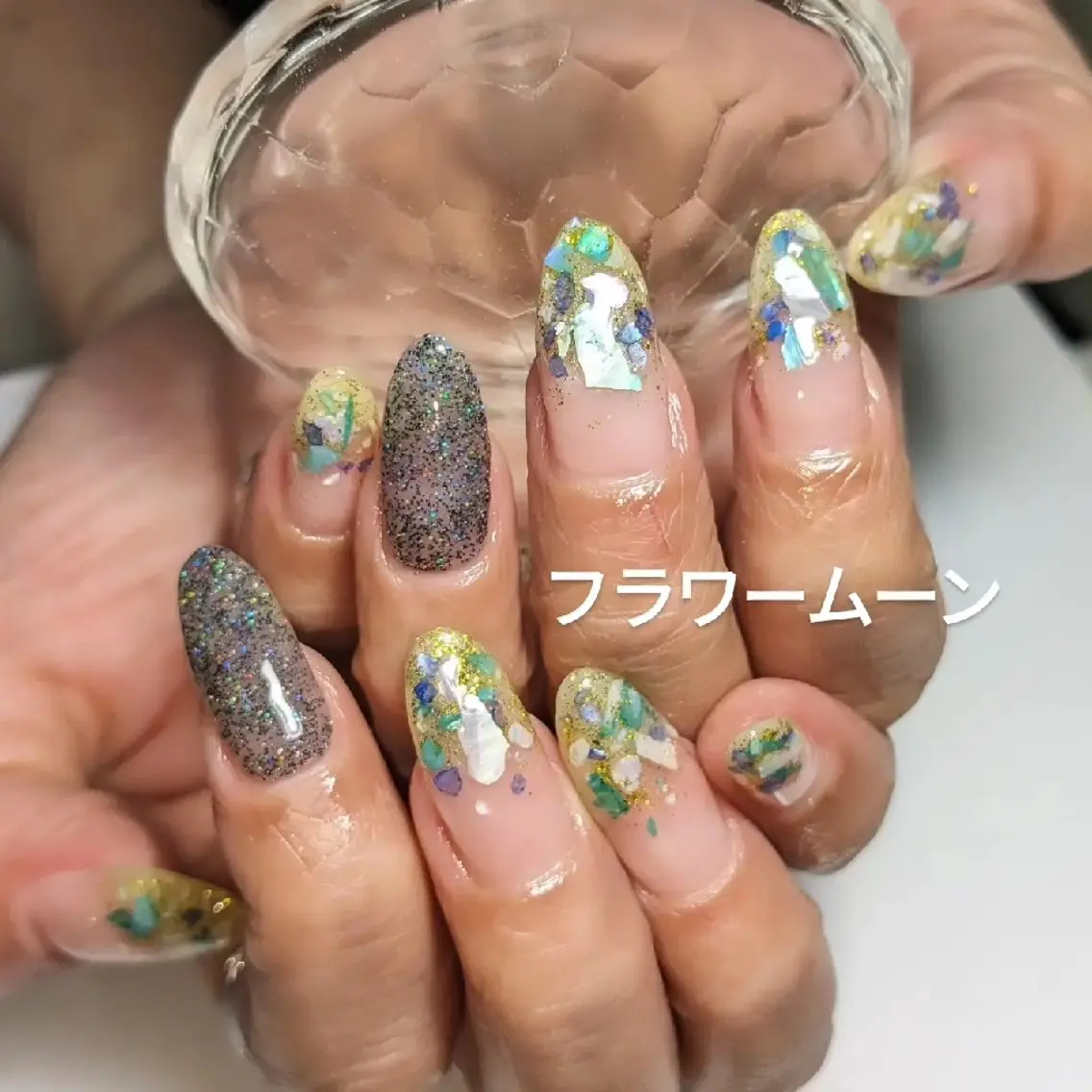 ネイル ラメ(グリッター) 夏ネイル フラワー ムーンのネイルデザイン