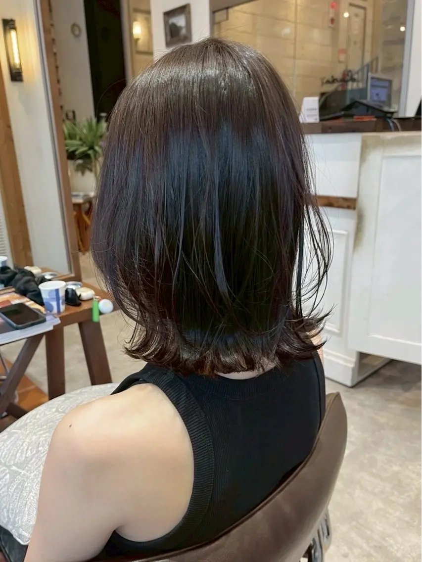 ミディアム ボブ 顔周りカット 髪質改善 レイヤーカット 小顔カット カット ヘアカラー RISE SWELL 江坂momoneのヘアスタイル