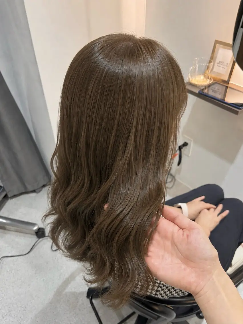 セミロング カット ヘアカラー 池谷 茉耶のヘアスタイル