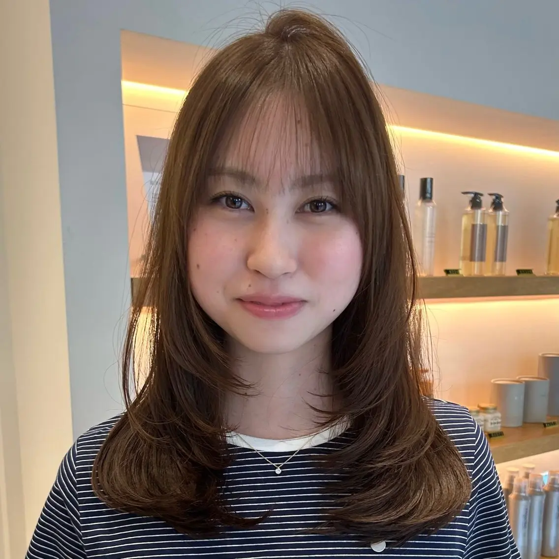 ミディアム カラー 透け感カラー/顔周り レイヤー arisaのヘアスタイル