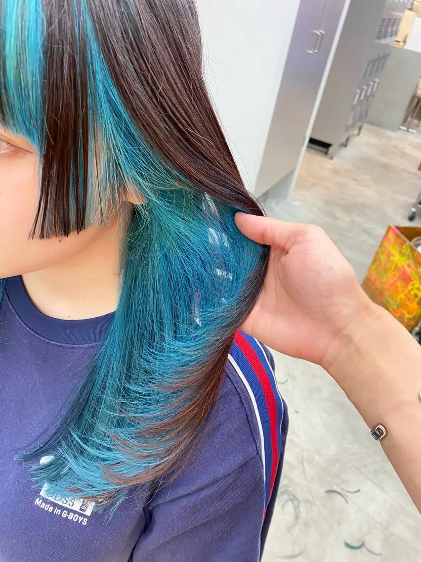 セミロング カラー ブルーカラー インナーカラー 顔周りカット レイヤーカット カット ヘアカラー トリートメント 艶髪と透明感を ‼️/若林のヘアスタイル