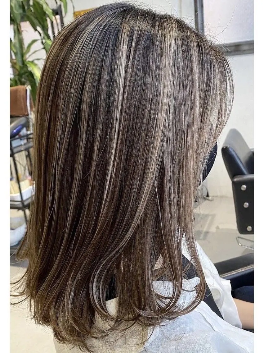 カラー ハイライトカラー 伊熊 杏花のヘアスタイル