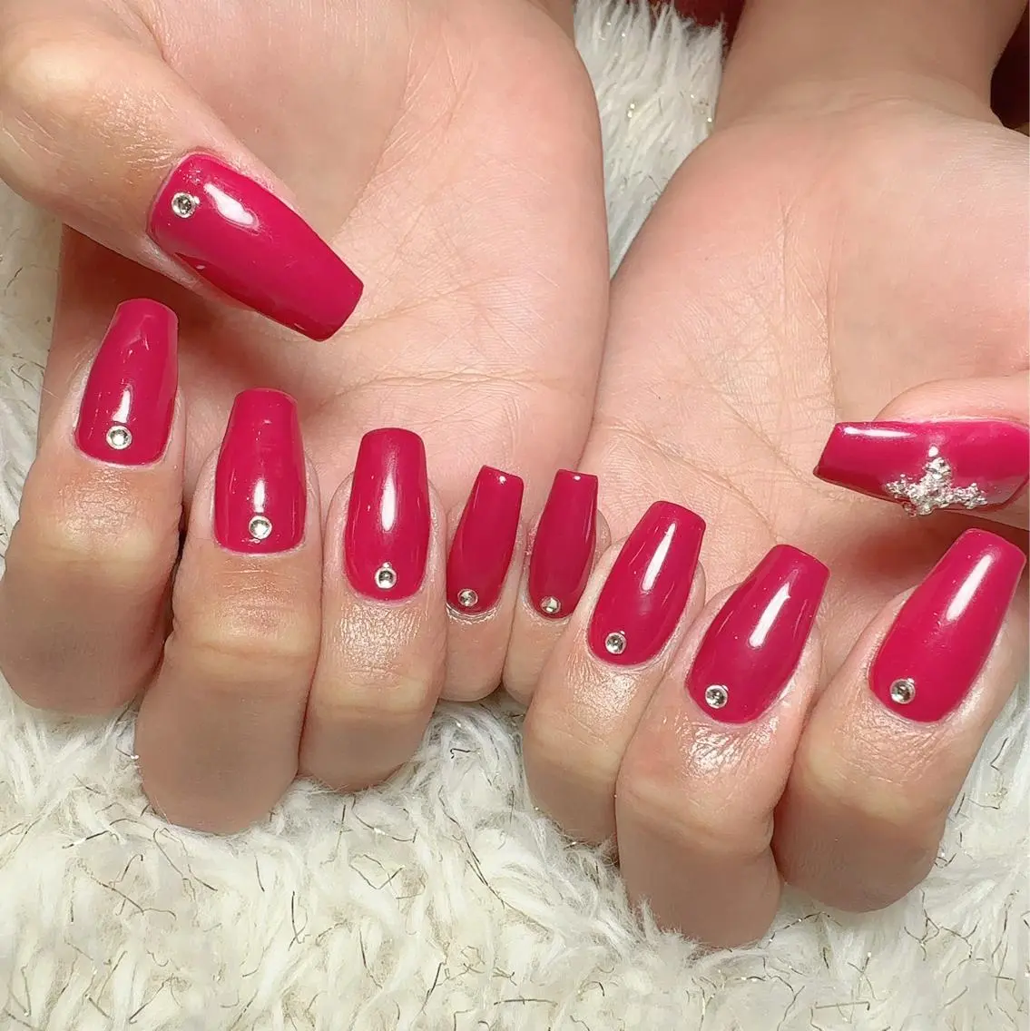 ネイル ストーンネイル EMU NAILのネイルデザイン
