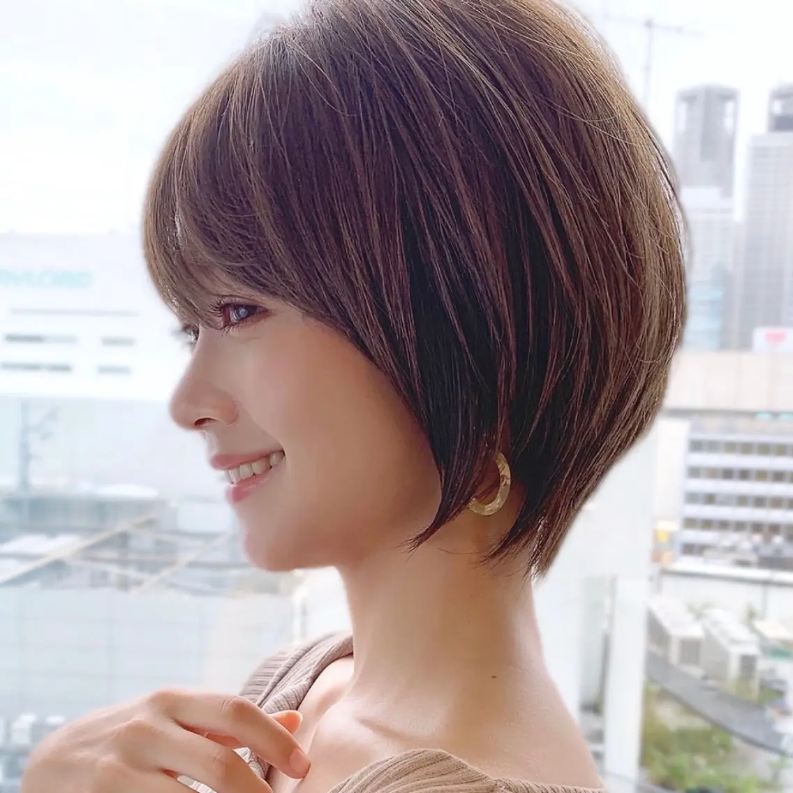 ショート カラー カット ヘアカラー トリートメント 💍新宿ショート 💍岩田莉奈のヘアスタイル