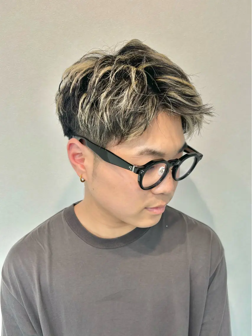 ショート カラー メンズ メンズブリーチ メンズハイライト ブリーチ ハイライトカラー ハイライト 穐田 航のヘアスタイル