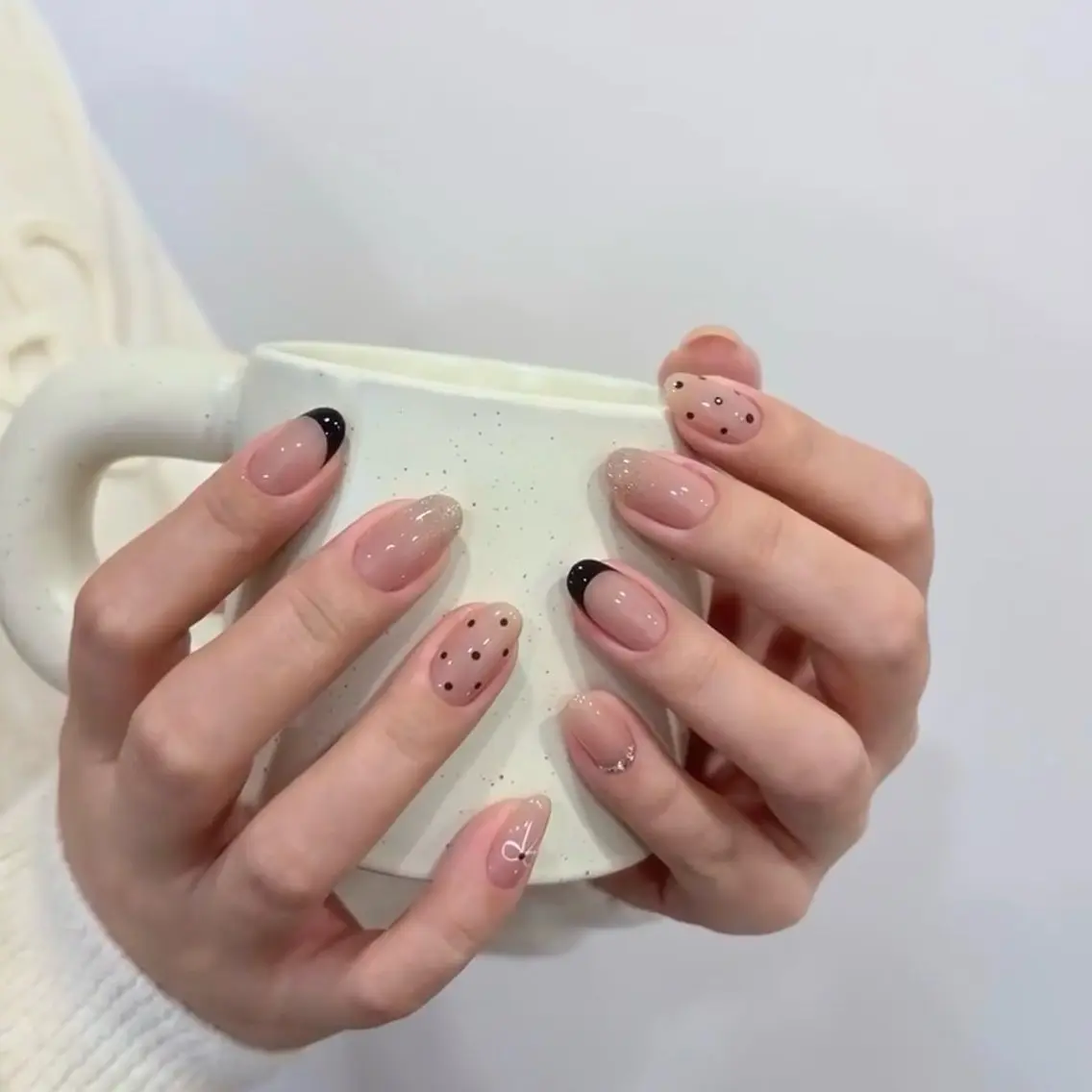 ネイル アートネイル オーロラネイル チークネイル フレンチネイル ガラスフレンチ ハンドネイル 🎀YooLi Nail salonのネイルデザイン