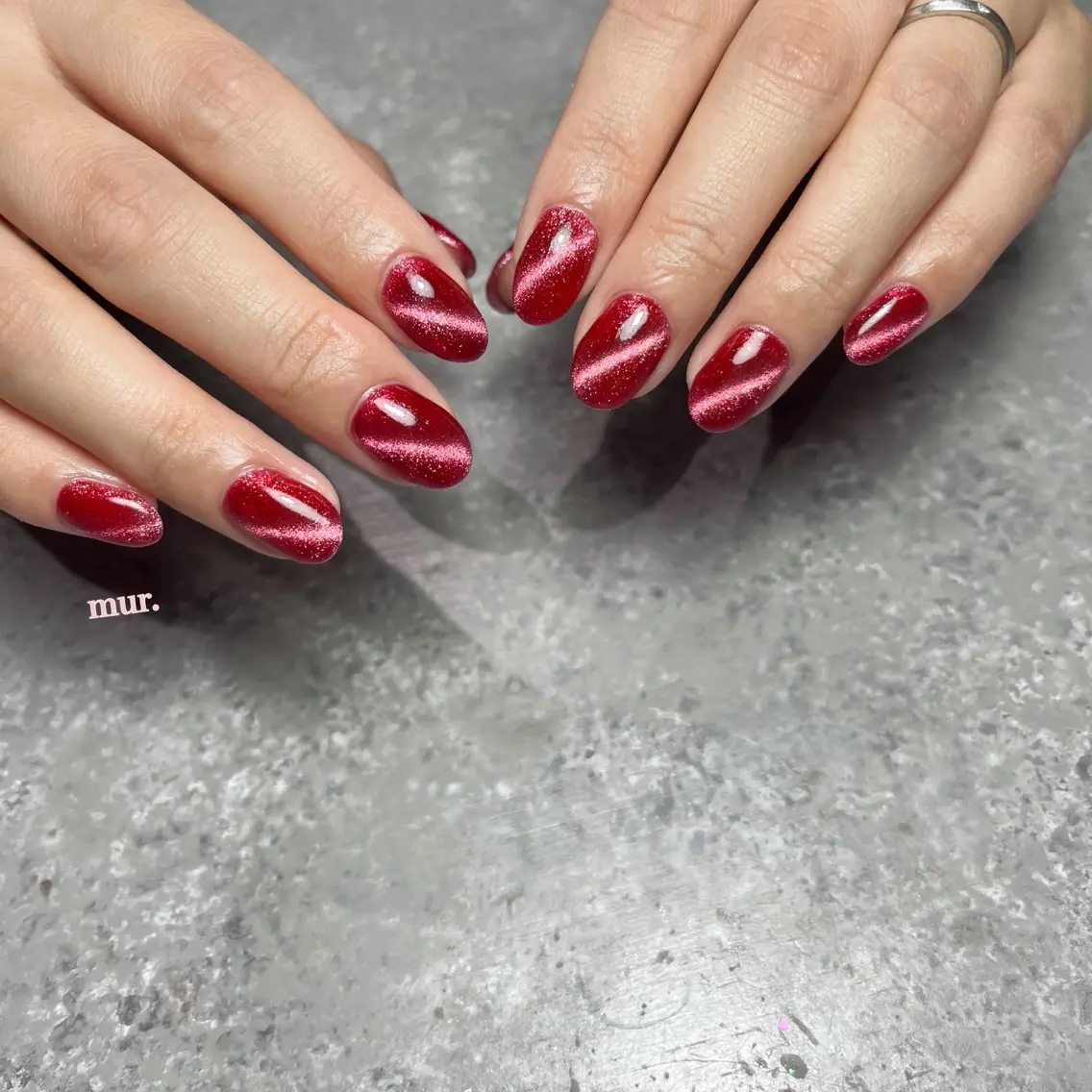 ネイル マグネットネイル ワンカラーネイル 赤色 シンプルネイル nailsalon mur.のネイルデザイン