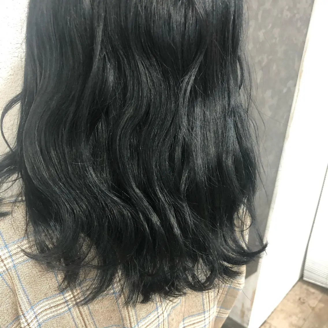 カラー 黒髪 ブルーカラー ブルーブラック ブリーチ/髪質改善 店長 板垣智大のヘアスタイル