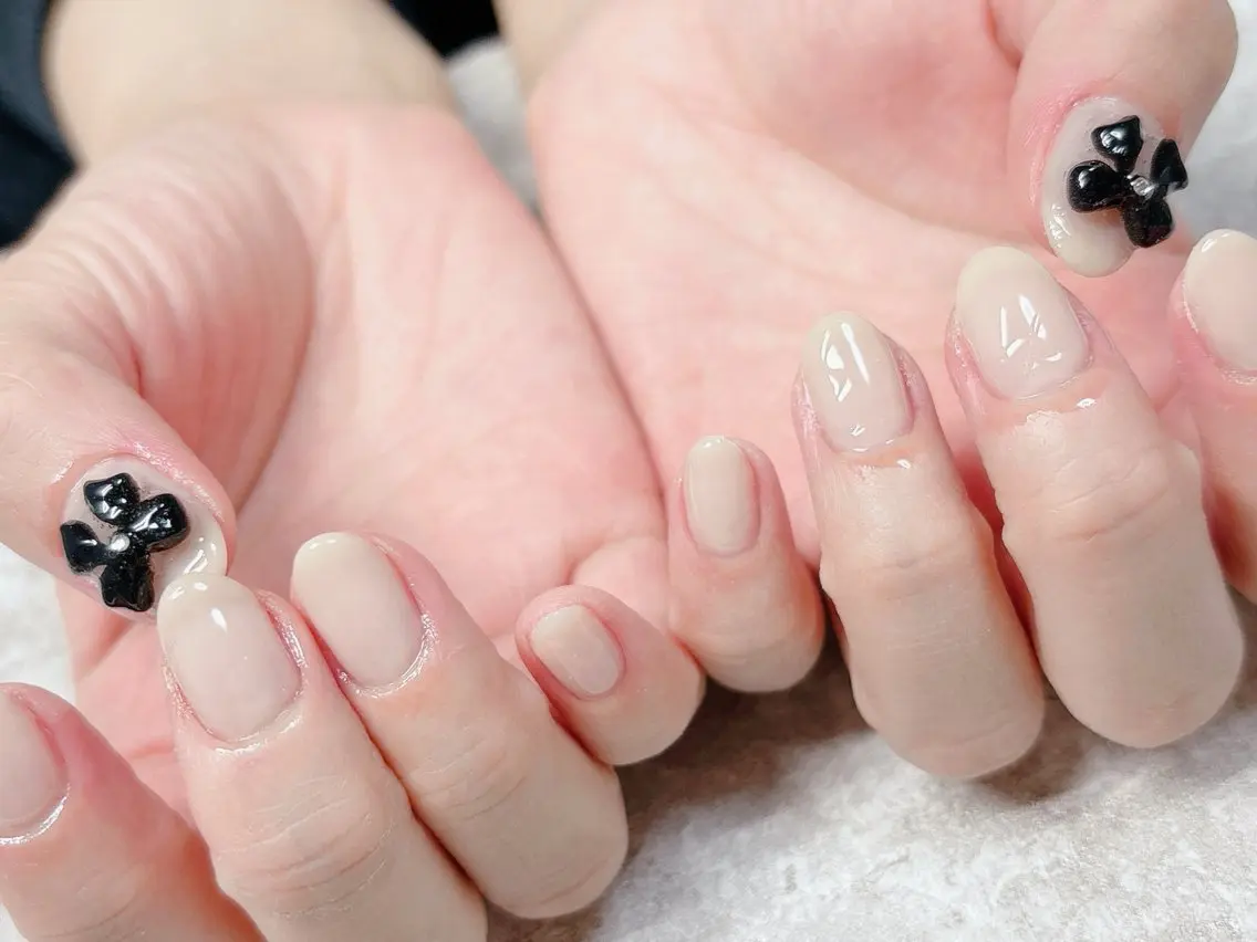 ネイル リボン Nail •Head スパFortunaのネイルデザイン